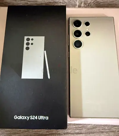 Samsung Galaxy S24 Ultra - Mint Condition with Original Box ( Titanium Grey)