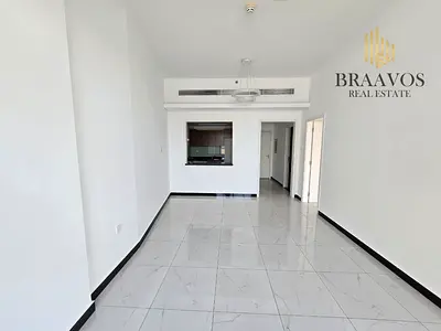 LARGE TERRACE | NEAR MALL | VACANT