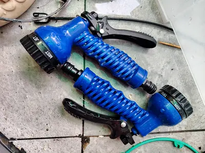 MOVING OUT SALE: Used Blue Multi-Setting Garden Hose Spray Nozzle