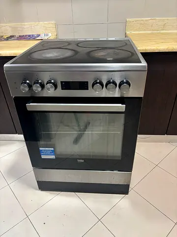 Used freestanding electric oven with ceramic hob - good working condition