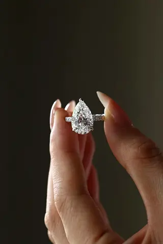 Stunning Diamond Ring 3.31ct | 18K Gold | IGI Certified