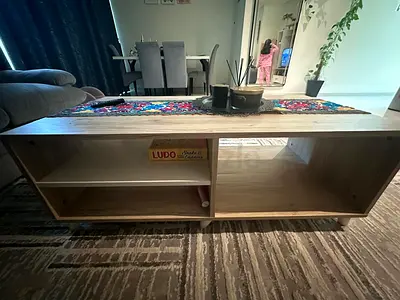 Excellent condition homebox sofa set with side nd center table