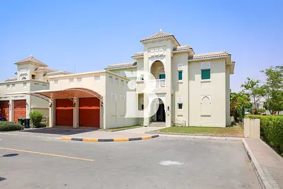 Exclusive | Vacant | Internal | Near pavillion