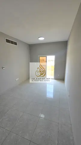 🏡✨ للإيجار السنوي – شقة غرفتين وصالة في الجرف 3 ✨🏡  🌟 فرصة مميزة جداً للسكن في شقة واسعة جداً بتقسيم عملي ومريح، مناسبة للعائلات الباحثة عن المساحة