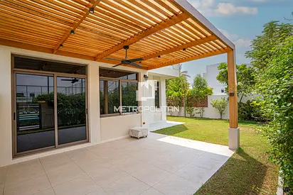 Vacant | Upgraded | Park Facing | Corner Unit