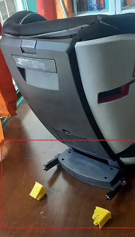Juniors Brand infant car seat  with ISOFIX connectors — good condition