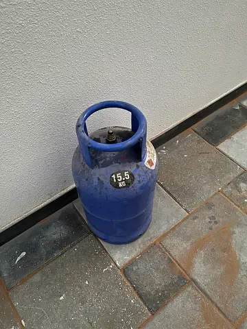 15.5 kg Blue ADNOC LPG Gas Cylinder — Good Working Condition