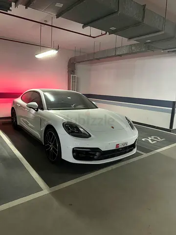 Porsche Panamera 4 Platinum Edition 2023 | GCC Specs | Low Mileage