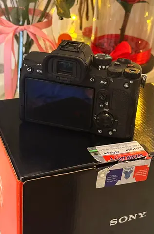 Sony Alpha 7 IV- Black - Mirrorless Camera - 33MP Full-Frame - 4K60p Video