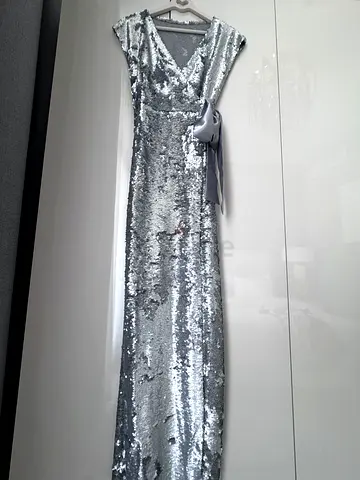 Stunning, silver evening dress embroidered with sequins. Original price 1100AED. Perfect condition