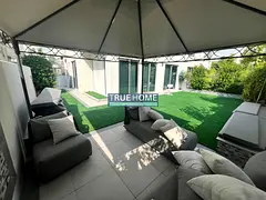 End Unit 4BR Semi-Detached Villa | Private Garden
