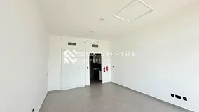Golf &amp; Skyline View | 1BR Apartment | Balcony