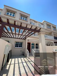 ⚡️ Chic 4BR townhouse: Large hall, majlis, fitted kitchen, 4 baths. Near transit & services. Fre