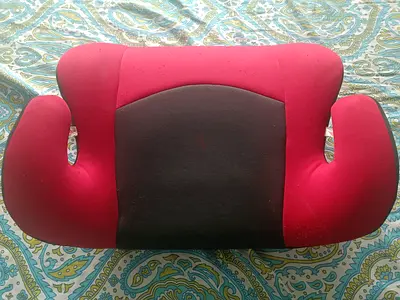 Red and black backless booster car seat - good condition