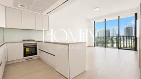 BRIGHT UNIT | PARK VIEWS | SPACIOUS LAYOUT