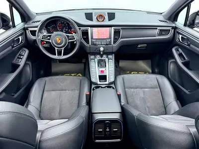 2017 Porsche MACAN photo 9