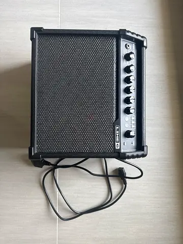 Line 6 Spider V20 - Small Guitar Amp - Good Working Condition