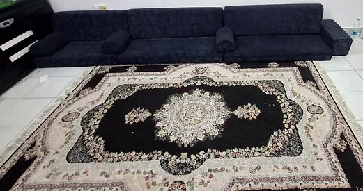 Majlis and Large classic Persian-style area rug in brown and cream - good condition