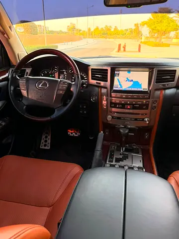 صورة 14 لـ 2015 Lexus LX-SERIES