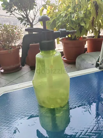 MOVING OUT SALE: Handheld Pump Spray Bottle for Plants and Cleaning - 1L (Used)