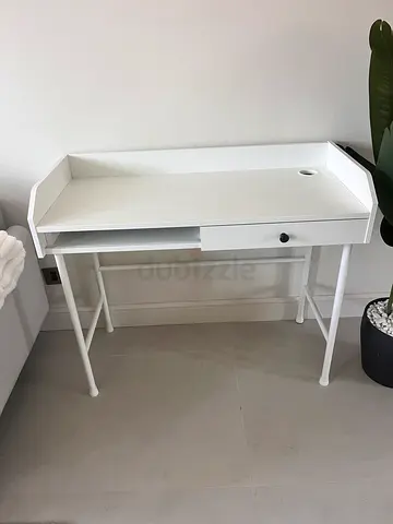 Like new IKEA Hauga white desk