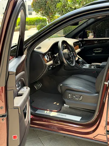 صورة 10 لـ 2021 Bentley BENTAYGA