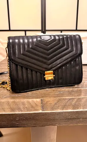 Black handbag (unwanted gift)