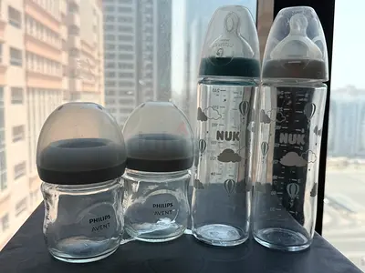 Set of 4 baby bottles (2 Philips Avent wide-neck + 2 NUK/neutral) - good condition