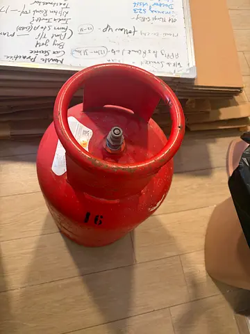 Small red gas cylinder - used, good condition with regulator and full gas filled