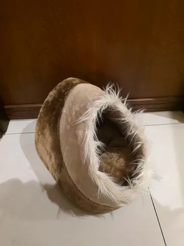 Soft faux-fur cozy cat/dog bed - small/medium, lightly used