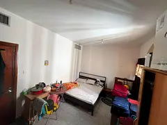 Private room available for couples in two bedroom flat in Khalidiyah