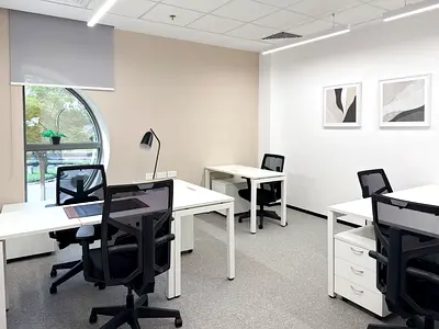 5 PERSON OFFICE | FULLY FUNISHED | PRIME LOCATION
