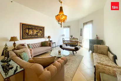 High Floor I Spacious I Near Metro