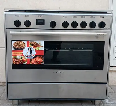 Bosch brand Gas Cooker, 90x60cm size, with 5 burners,  condition is good working.