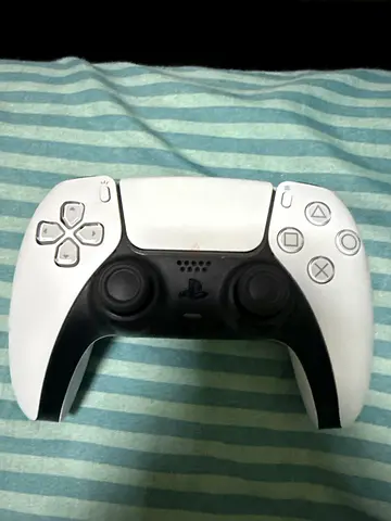 Sony PS5 DualSense wireless controller - white, good condition
