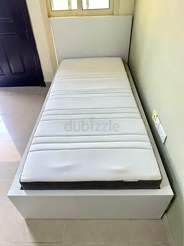 IKEA White Single Bed with IKEA Mattress 90 x 200 cm