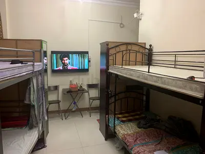 Bed space for girls, near MOE, 7min metro station