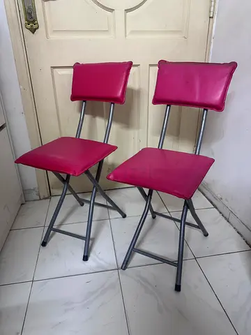 Set of 2 Folding Chairs with Pink Vinyl Seats