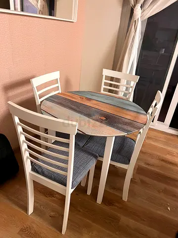 Table with four chairs in like-new condition + cover