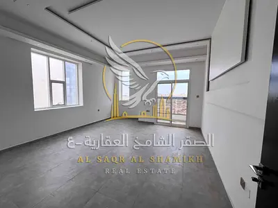 فيلا 5 غرف ماستر بسعر لا يفوت علي شارع محمد بن زايد مباشرة مع روف كبير ومجلس وغرفة خادمه