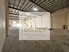 Opportunity to rent a new warehouse facing the entrance of a main road at a competitive price in a v
