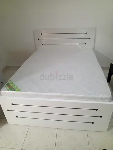 BRAND NEW QUEEN SIZE WOOD BED WITH MATTRESS 150X190 CM