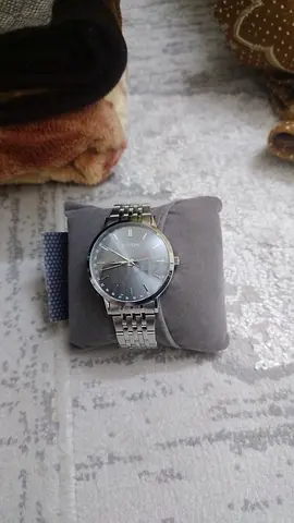 Classic Silver Mens Analog Wristwatch - Stainless Steel Bracelet
