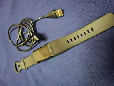Fitbit charge 6 tracker with charger - good working condition