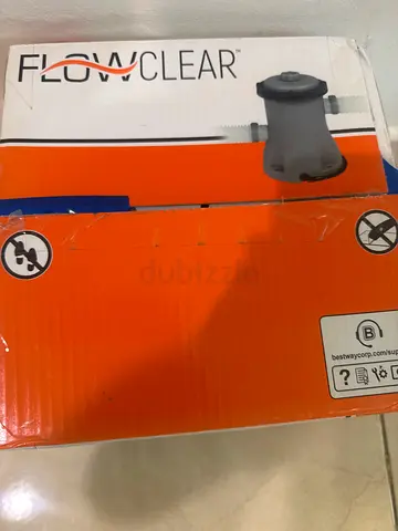Swimming pool water filter