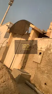 A distinctive Arab-style house in Sha'biyat Isa, situated in a quiet, convenient location, featu