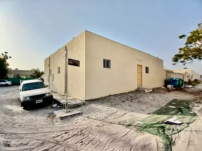 6 room 6 washroom Two kitchen Two door 2 meter Big hole outside