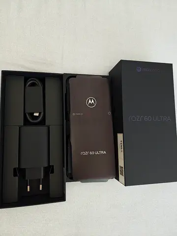 Motorola razr 60 ultra. Under warranty one month old. Green color. With 2 original covers.