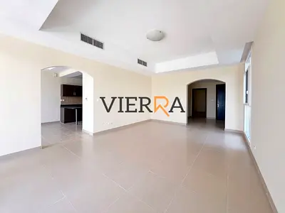 مجمع سكني حديث مسوّر