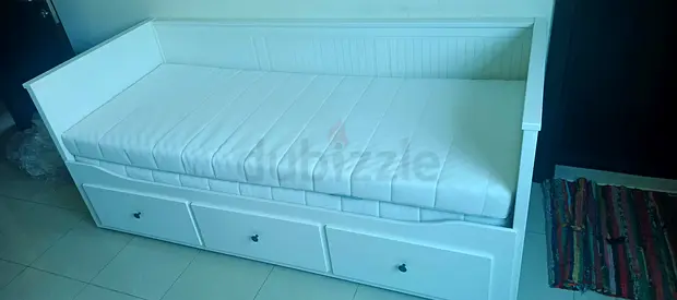 Ikea hemnes daybed frame with underneath storage drawers with mattresses in excellent condition 👌